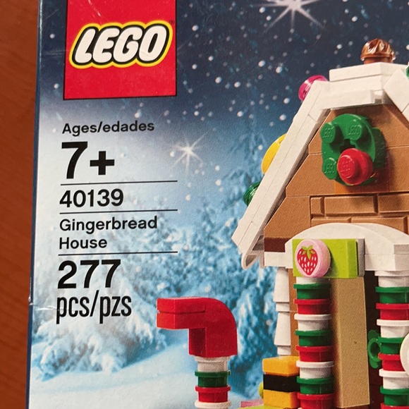 Lego Gingerbread House - Picture 2 of 5